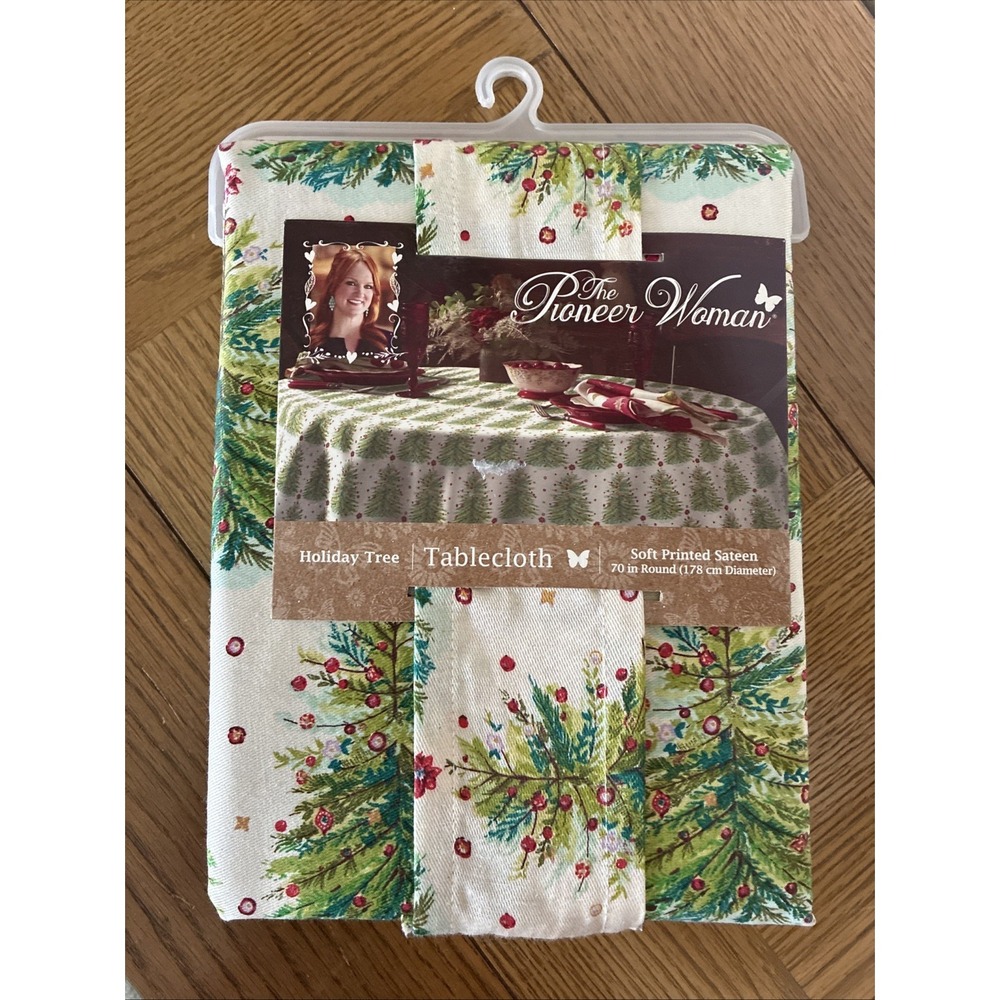 The Pioneer Woman Holiday Tree 70 in Round Tablecloth Soft Printed Sateen New